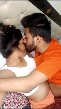 desi premika premi romantik chunban seks vidiyo spasht hindi odiyo