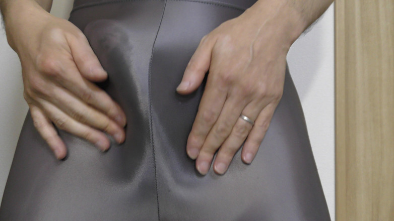LovePantyBoy: Masturbatie met zwarte spandex-legging