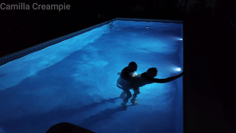 Camilla Creampie: Noite fodendo e gozada interna na piscina