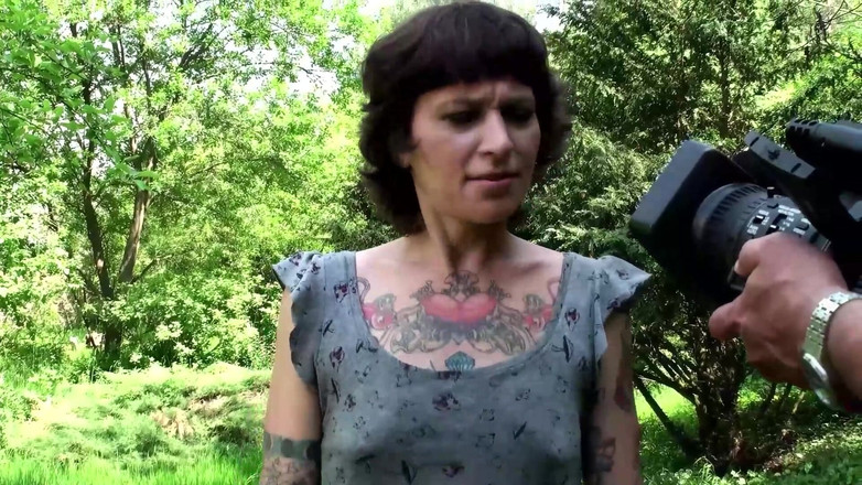 Casting GIRLS AND FIRST PORNO: Cuckold chơi tay ba, làm tình mạnh bạo ngoài trời...