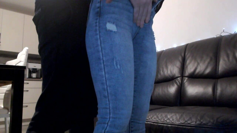 MagicStas: Milf vriendin vingert in spijkerbroek en door slipje