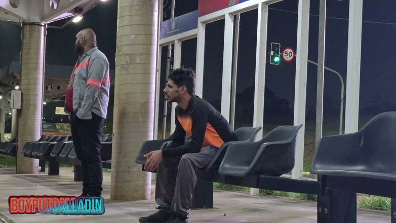 Alladin: Dei Meu Cu Pro Negao No Ponto De Onibus