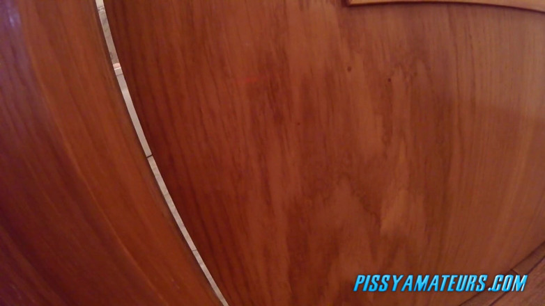 Pissy Amateurs: Pee in bathtub and wash her pussy