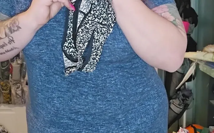 Jenn_sexxii: Stepmommy Finds Cum Filled Panties and Fucks Herself to Their...