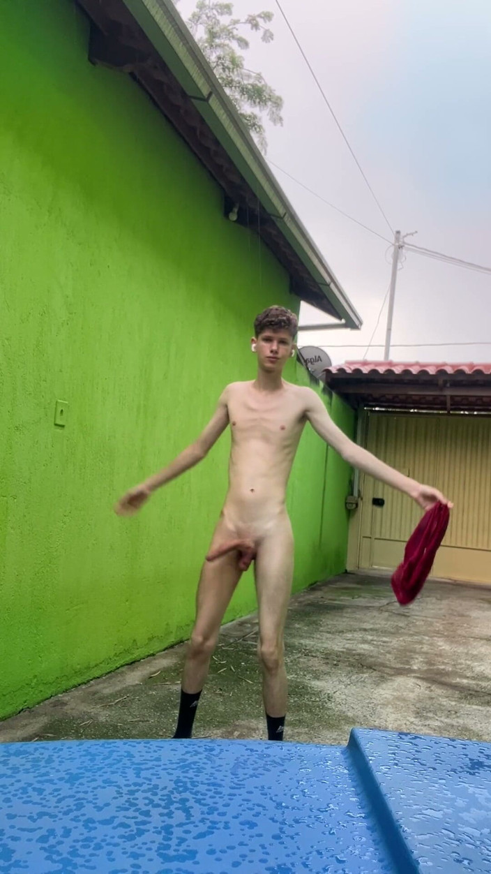 Kedoimath: Twink in the Rain Showing of His Naked and Skinny...