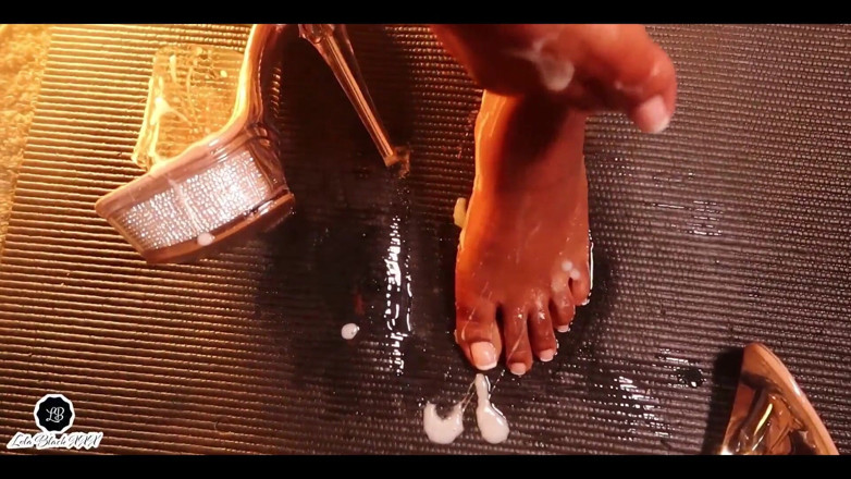 LOLA BLACK XXX: Lolla black xxx zenci ayak parmakları ve tabanları