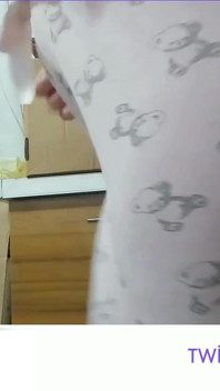 Masturbazione in pigiama - Mi ha accarezzato la figa - Porno turco - Sedere grande - MILF turca - Camel Toe - Cagnolino in pigiama