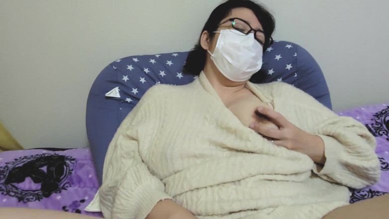 aika: ผู้หญิงที่แต่งงานแล้วกางขาและช่วยตัวเองอย่างลามกอนาจาร