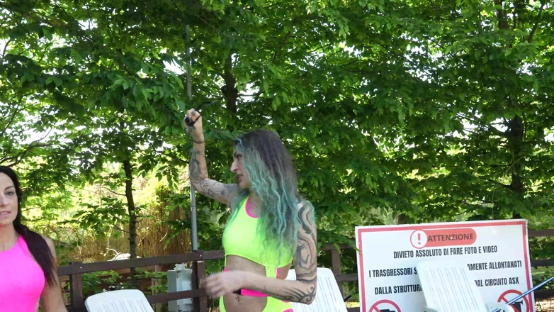Ferrero anal experience: Nos bastidores, festa na piscina 4K e orgia.