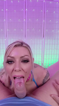 Zkušená MILFka Karma Rx chce hrát moje sperma
