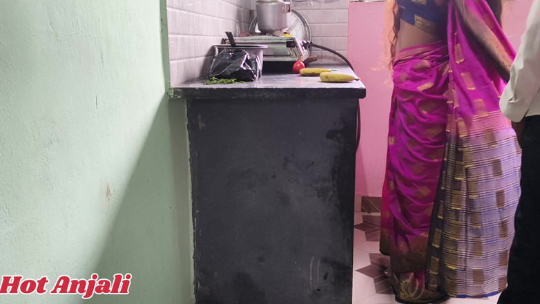 Anjali bhojpuri Babe: Eu chupei os peitos da tia Anjali gostosa e fodi...