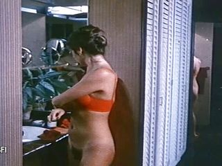 Vintage Vixens: Mimozemšťané se promění v sexy ženy a divoce šukají.