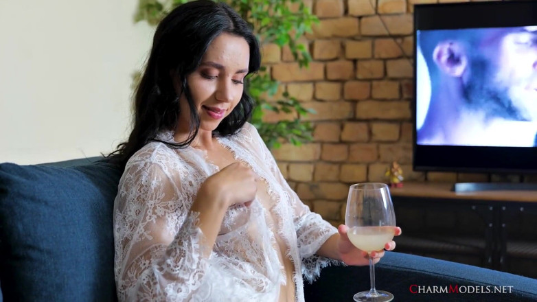CharmModels: Rosalina drankjes en naakt chillen