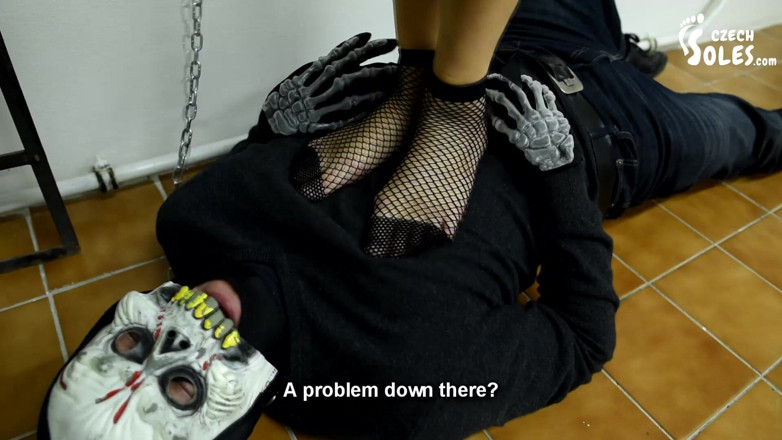 Czech Soles - foot fetish content: dusht aur seksi churail apne mare naukar ka upyog kar...