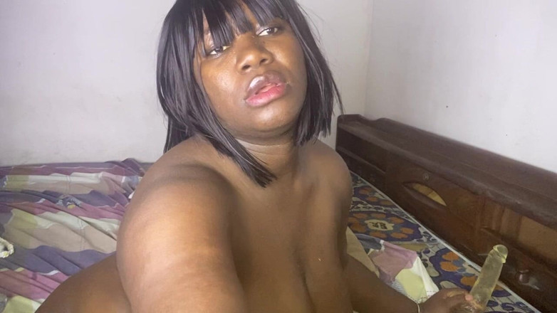 King Sasha's hub: Stygg sololek med en tjock dildo