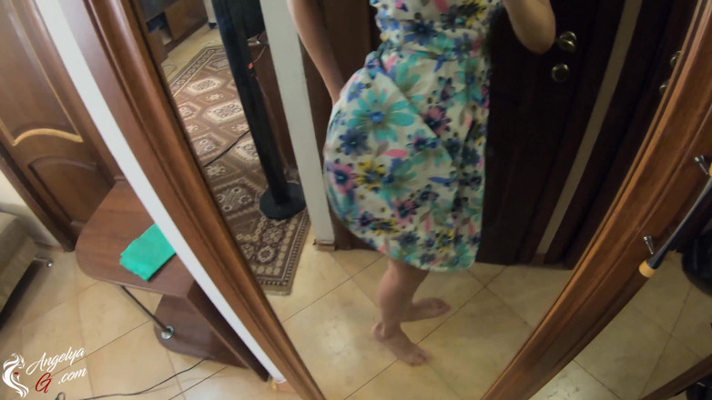 AnGelya G: Babe stuck while cleaning and lover doggy style fuck her...