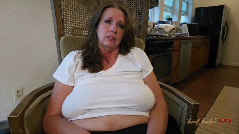 Aunt Judy's XXX: AuntJudysXXX - Busty Mature Amateur Autumn Sucks off the Delivery Guy
