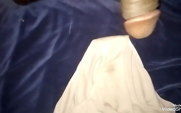 Jaanu294: Šedé pero je vloženo do spermatu