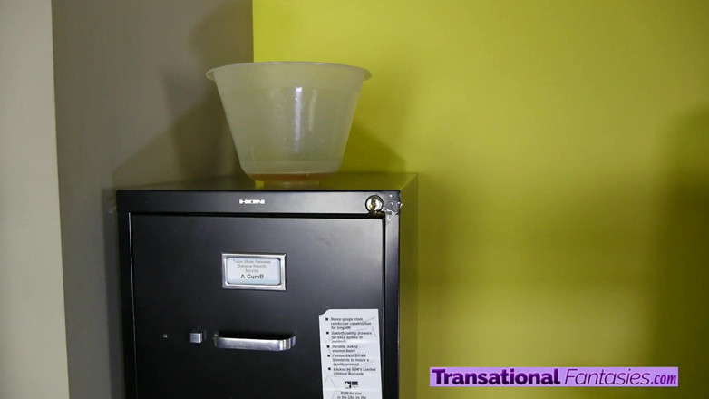 Transational Fantasies: Hot trans star Korra Del Rio pees in the office