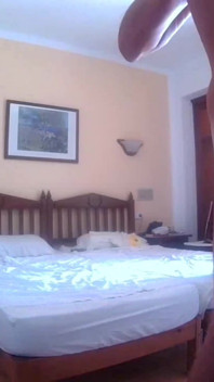 Selenas poserar, dansar och sex på cam