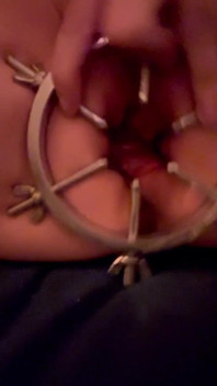 Pussy Stretcher Opens Me up