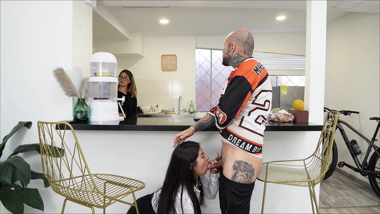 KARINAMILLER: 目の前で彼氏とセックスした後、友人との友情を強める