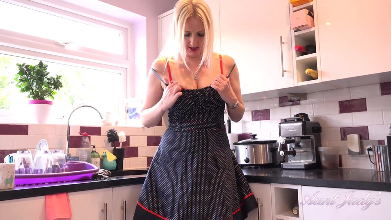 Aunt Judy's: TanteJudys - 42-jährige heiße blonde MILF tracey - Küche WICHsanleitung