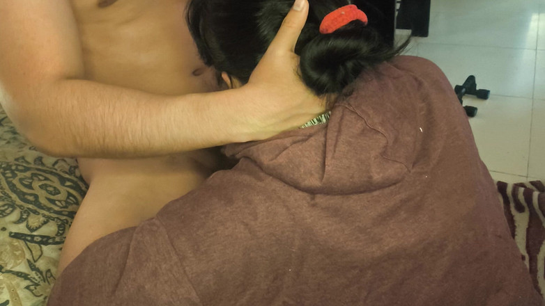 Moo DBOXXX: Mamei mele vitrege îi place să-mi sugă pula