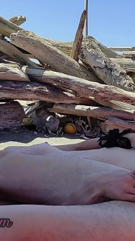 Mamada arriesgada en la playa de Canarias atrapada con intenso orgasmo p2 - misscreamy