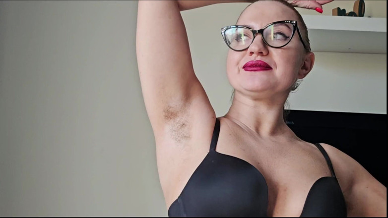 Flexble Hanna: Shaving My Bush in Front of You