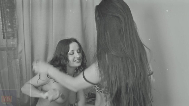 Chica Suicida DVD: Morenas lésbicas Zaylan e Regan Finger e Dildo masturbação