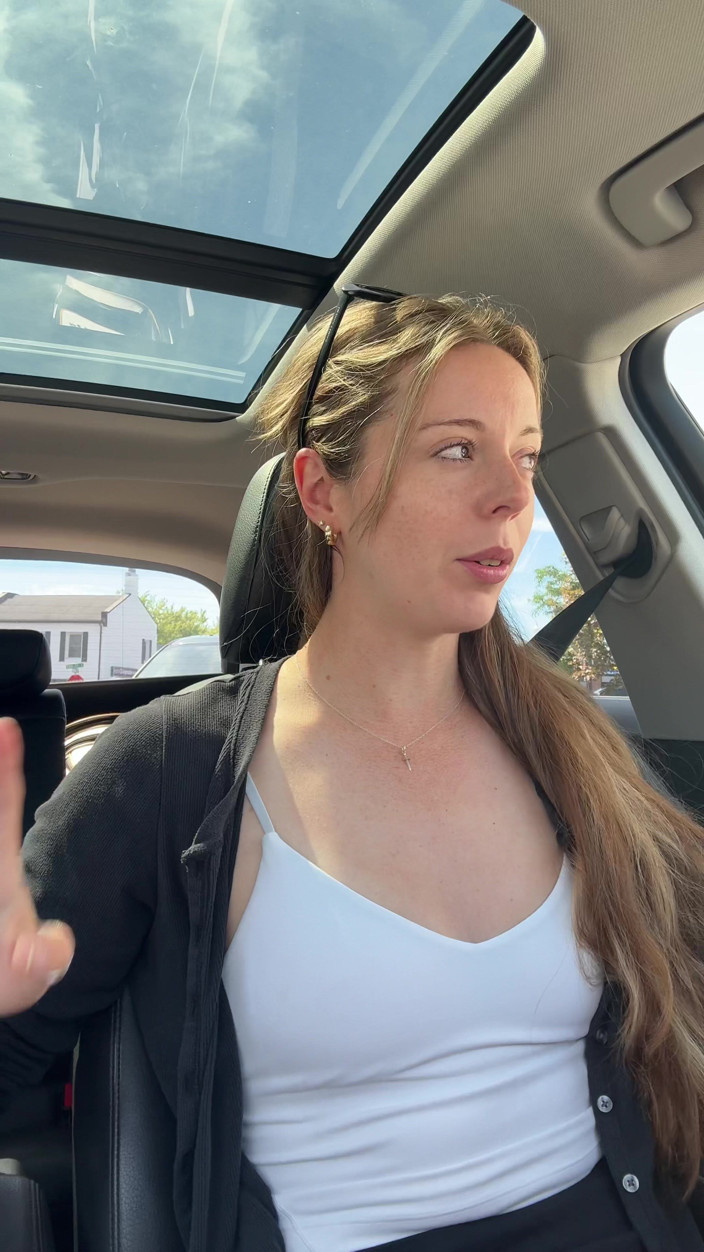 Nadia Foxx: September Starbucks kör igenom med frodig orgasm!