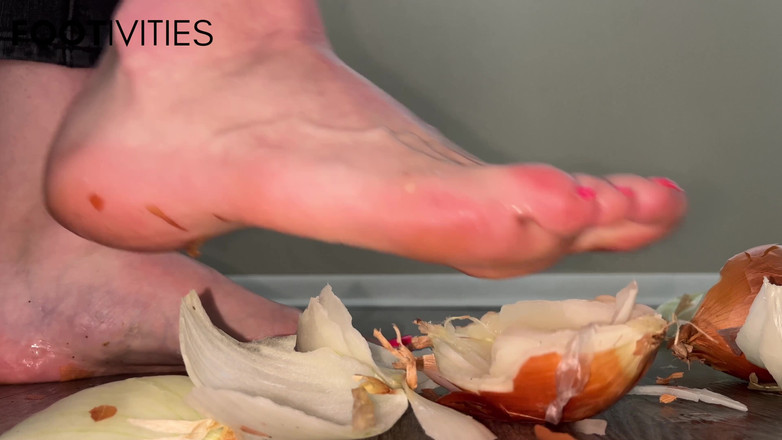 footivities: Video kaki menghancurkan bawang 4k kaki