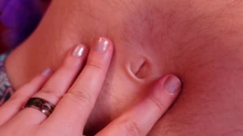 Tôn sùng chân & lông cù -belly button play