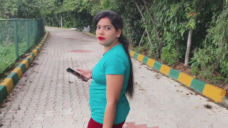 Sona bhabhi: Odia desi evli kadın erkek arkadaşıyla parkta eğleniyor