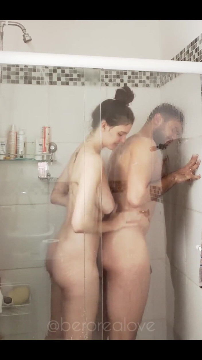 berorealove: 一起洗澡一直是离得更近的美味借口