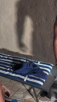 Quatuor interracial, échange de bites et de chattes dans une soirée piscine