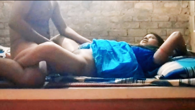 House stage: 印度哥第一次视频新女孩做爱