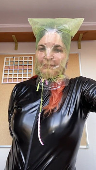 Gefärbte plastiktüten, atemspiel in latex - 2