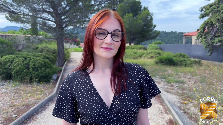 Porno Baguette: Lavyana, hermosa pelirroja, quiere dos pollas para