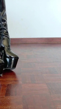 Trang phục cảnh sát và ủng asmr
