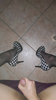 Sissy Slut in Stockings Cums on Heels