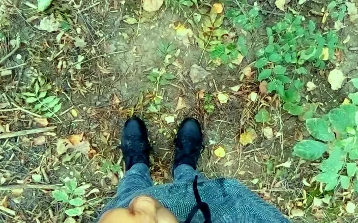 Idmir Sugary: Twink Is Pissing and Cumming on His Dirty Used Sneakers 1