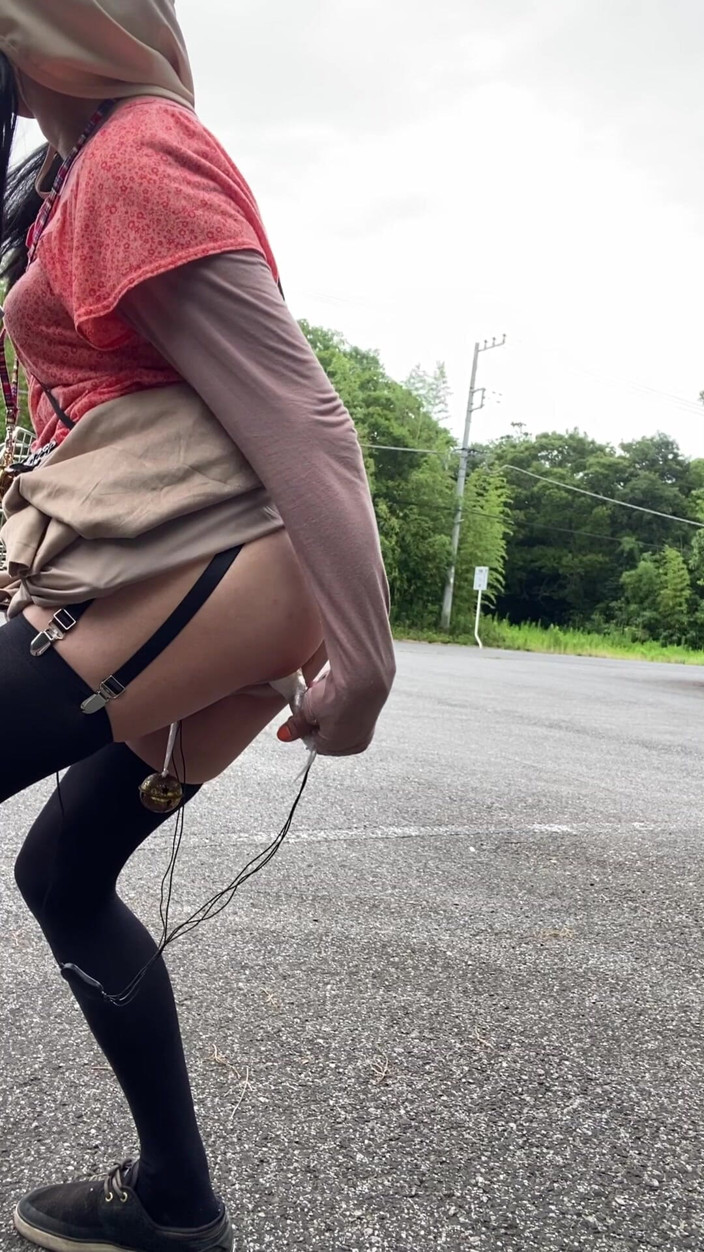 megu2002: No. 283: Playing with an Outdoor Vibrator Set