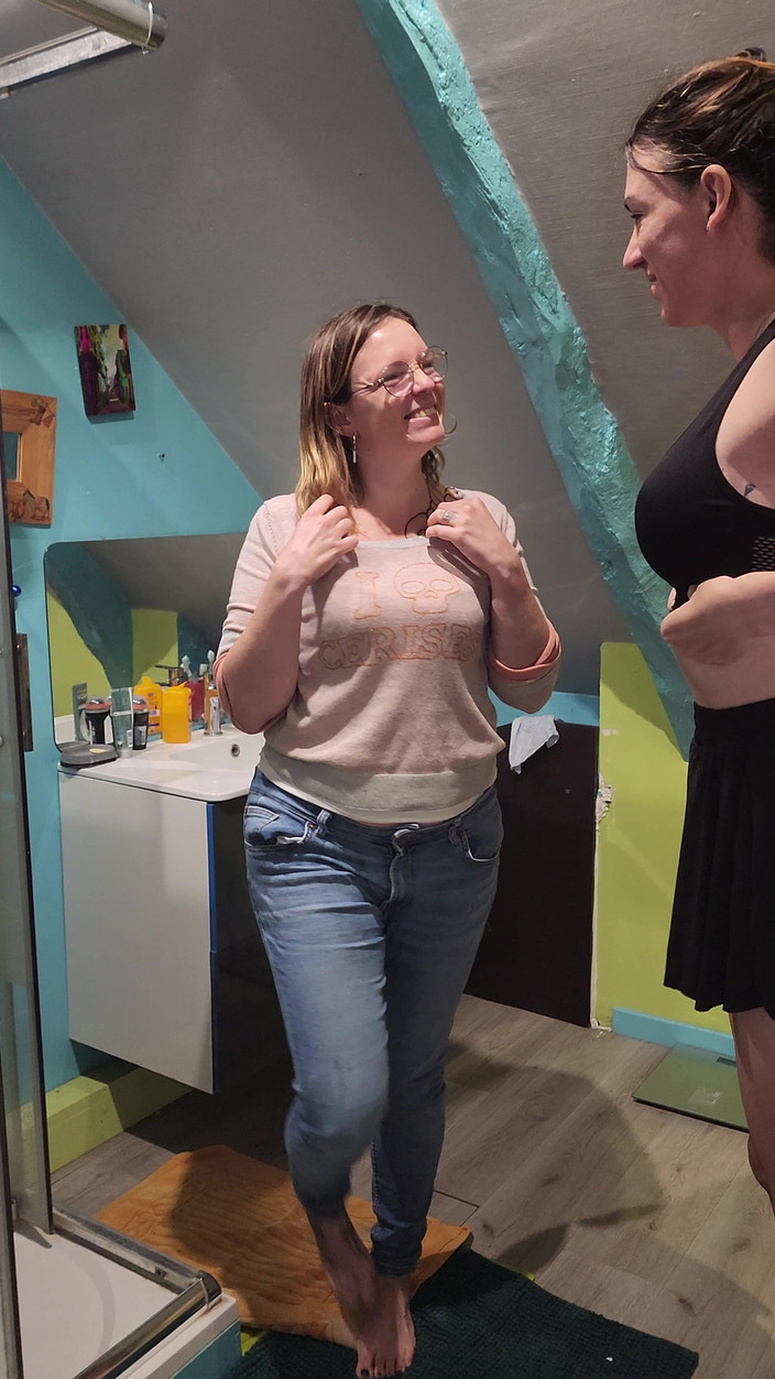 Marghot and tgirls: Odhalujeme se navzájem ve sprše s mojí kamarádkou transgirl