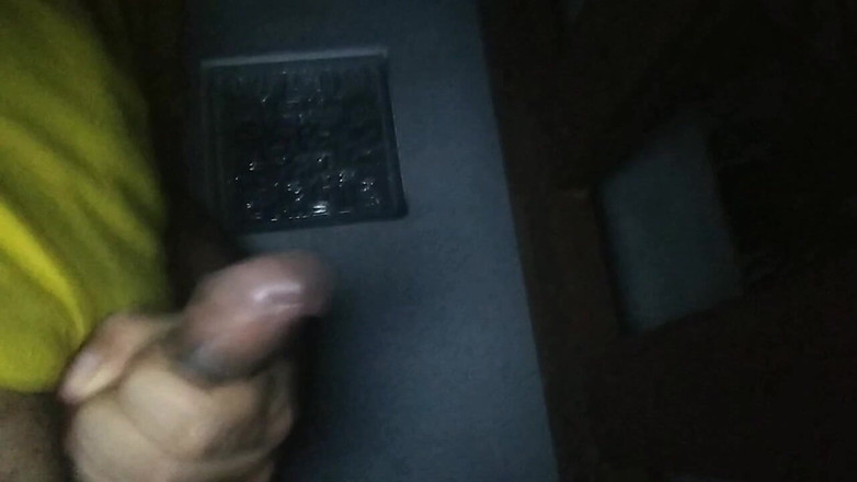 AlexAlejandro13: Afuera en la noche en el porche