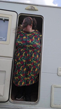 Culona señorabrads vs puerta de la caravana