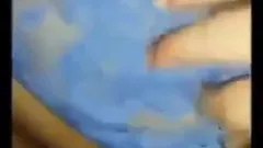 Sali Kanda met audio op zijn hondjes