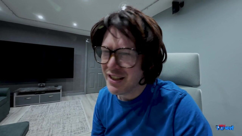 Nerd Pervert: Ciocia Lucy - Puma Kutas Gobbling