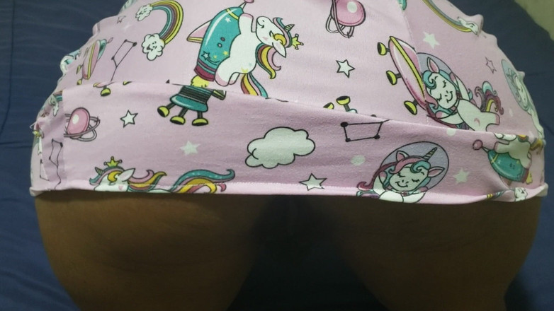 Lovemina: Puteri eboni berpantat besar suka pancutan belakang